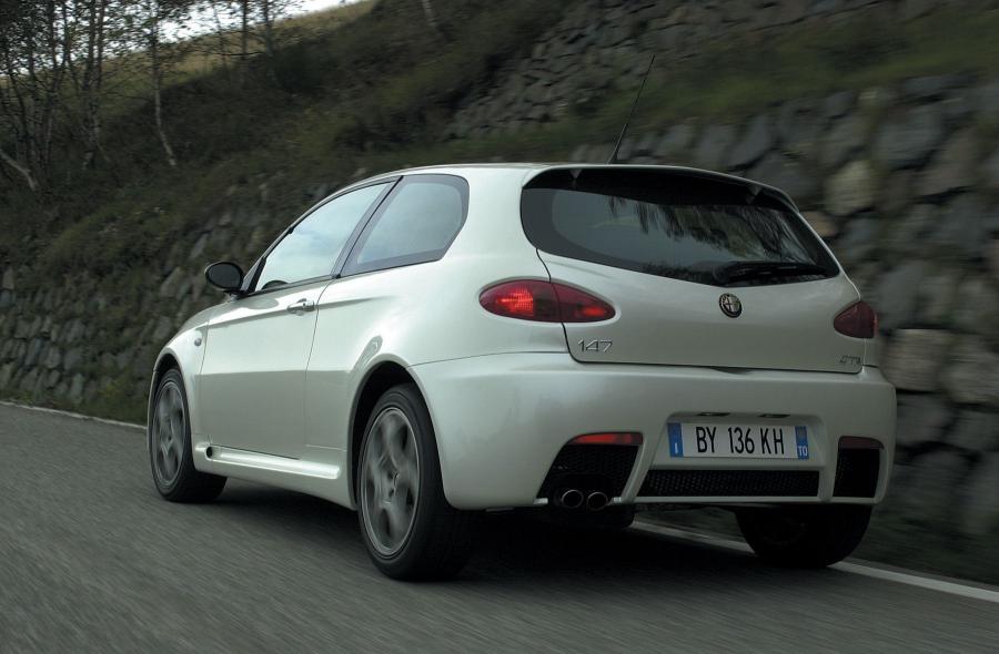 Alfa Romeo 147 GTA 2002 года  (фото 39 из 70)